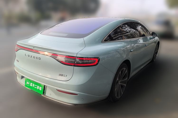 Used Hima Luxeed S7 2025 705 km Max
