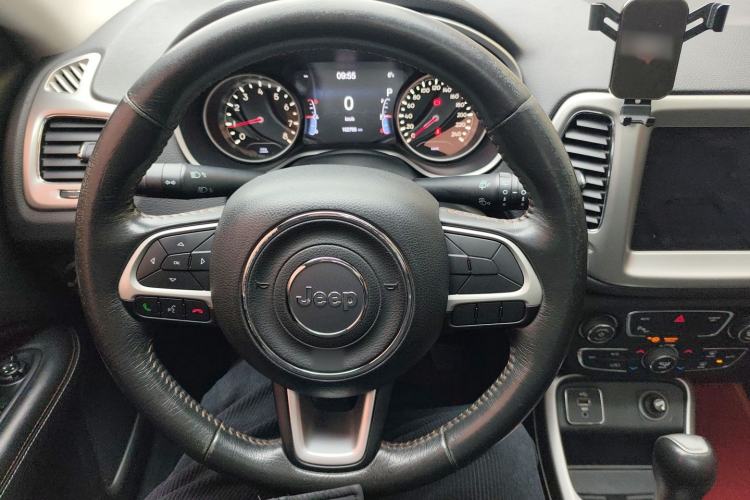 Used  Compass 2017 200T Automatic Family Edition
