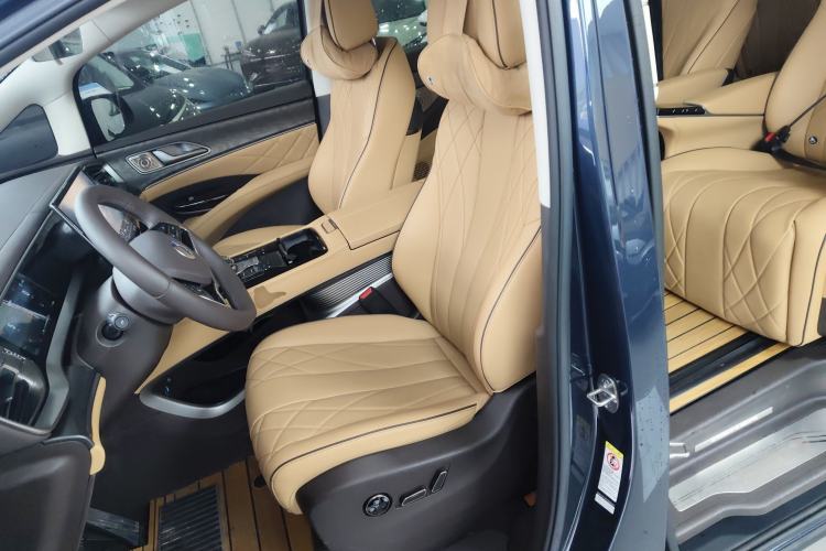 Used Denza D9 2024 EV 620 Premium Model
