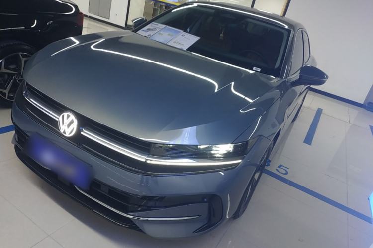 Used Volkswagen Magotan 2024 300TSI DSG Prestige Edition—A Real Eye-Catcher