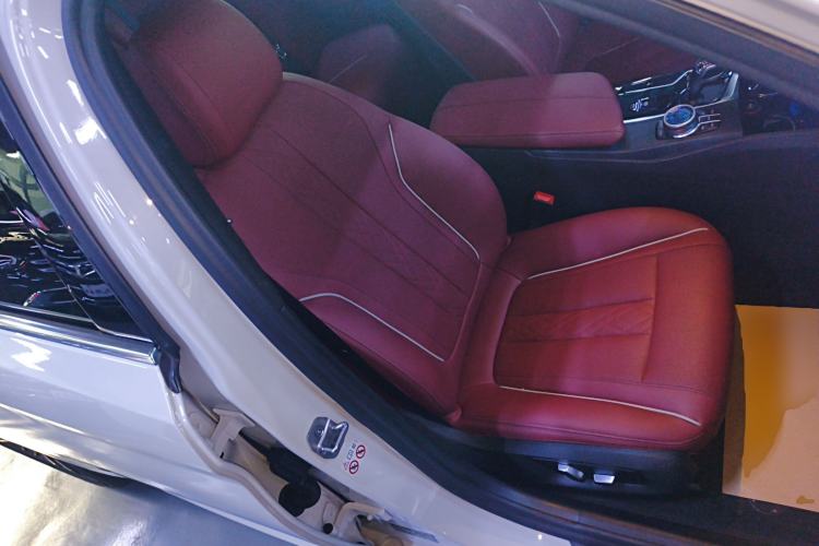 Used BMW 5 Series 2021 Facelifted 530Li Leading Edition M Sport Package
