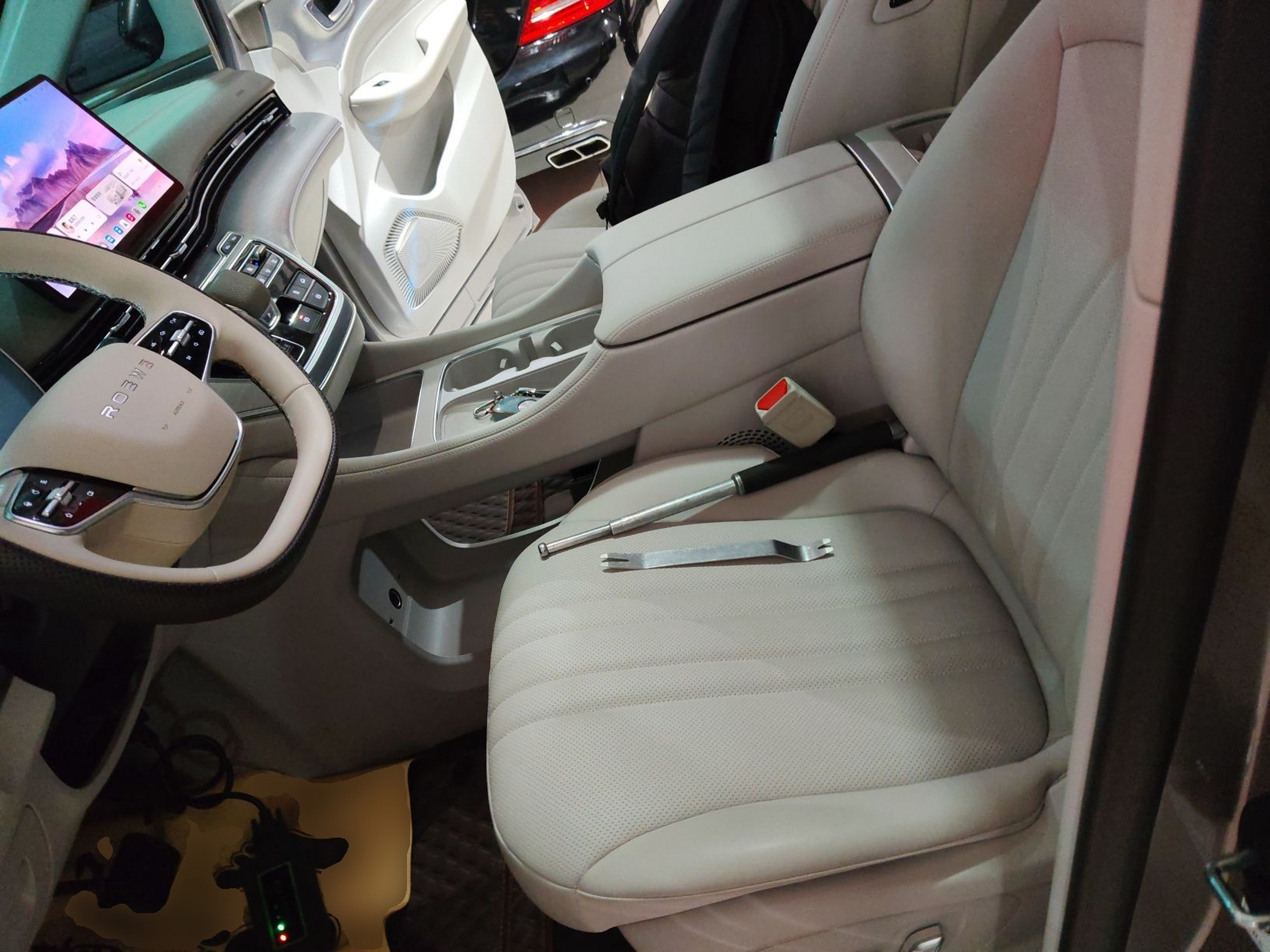 المقاعد الأمامية داخل السيارة