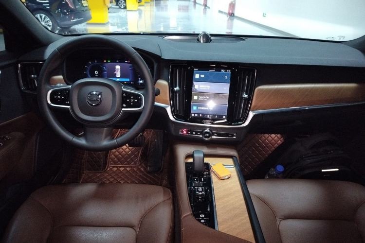 Used Volvo S90 2024 B5 Zhiyi Luxury Edition
