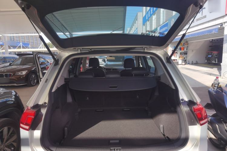 Used Volkswagen Tiguan L 2017 330TSI Automatic Two-Wheel Drive Luxury Edition
