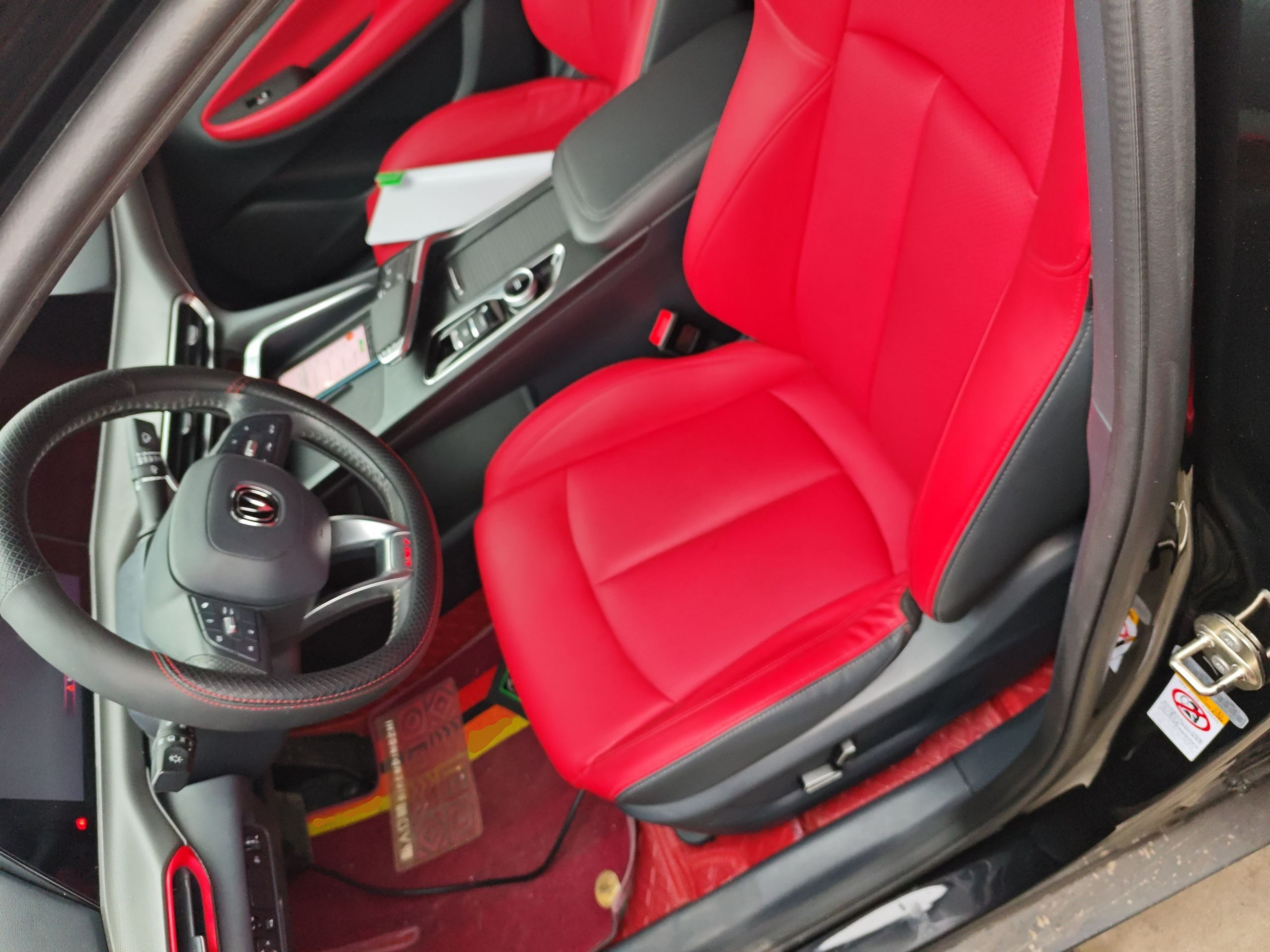 Переднее сиденье в автомобиле