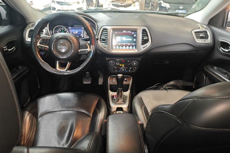 Used  Compass 2017 200T Automatic Family Edition
