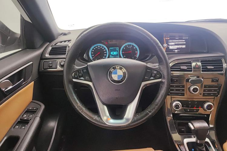 Used Brilliance V5 2016 1.5T Automatic Two-Wheel Drive Smart Version
