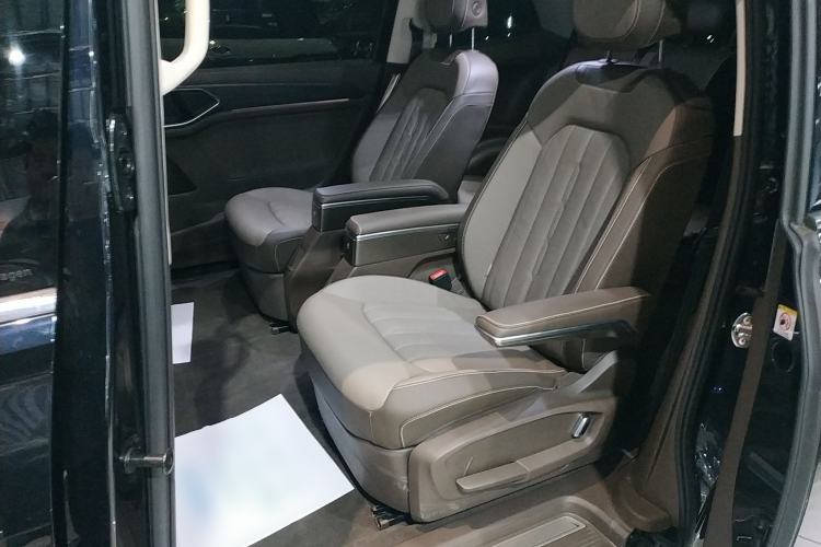 Used Volkswagen Viloran 2023 380TSI Luxury Edition
