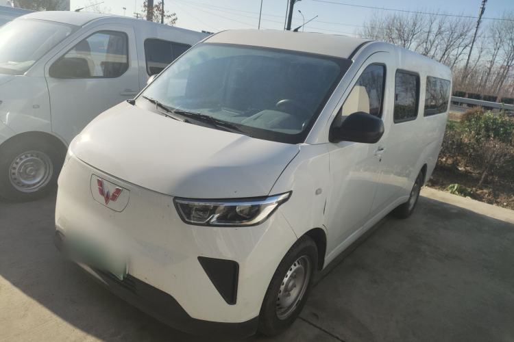 Used Wuling Yangguang 2024 300km Comfort-Grade Passenger Van 60kW

