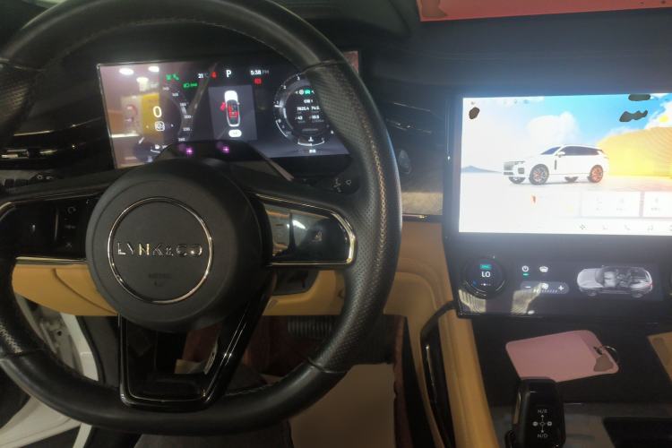 Used Lynk & Co 09 2021 2.0T Halo Six-Seater
