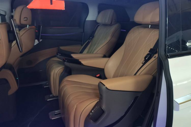 Used Denza D9 2022 DM-i 970 Four-Wheel Drive Flagship Model