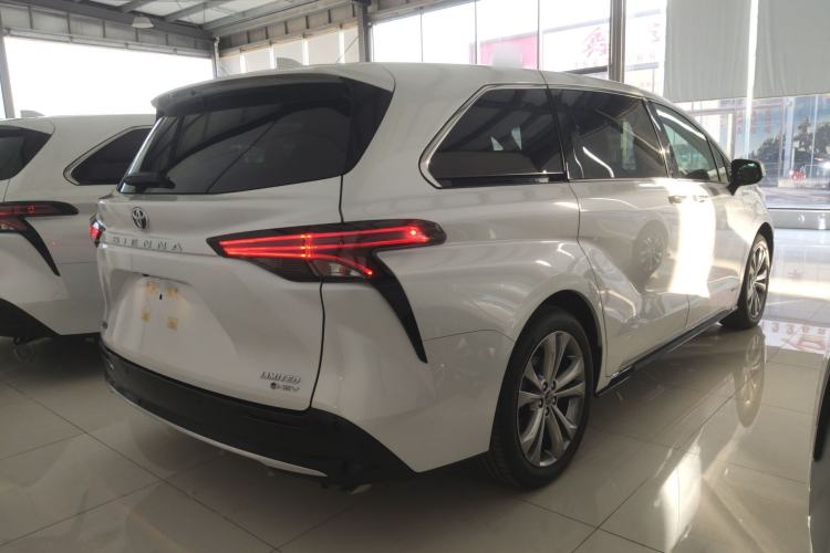 Used Toyota Sienna 2024 2.5L Hybrid Prestige Deluxe Edition
