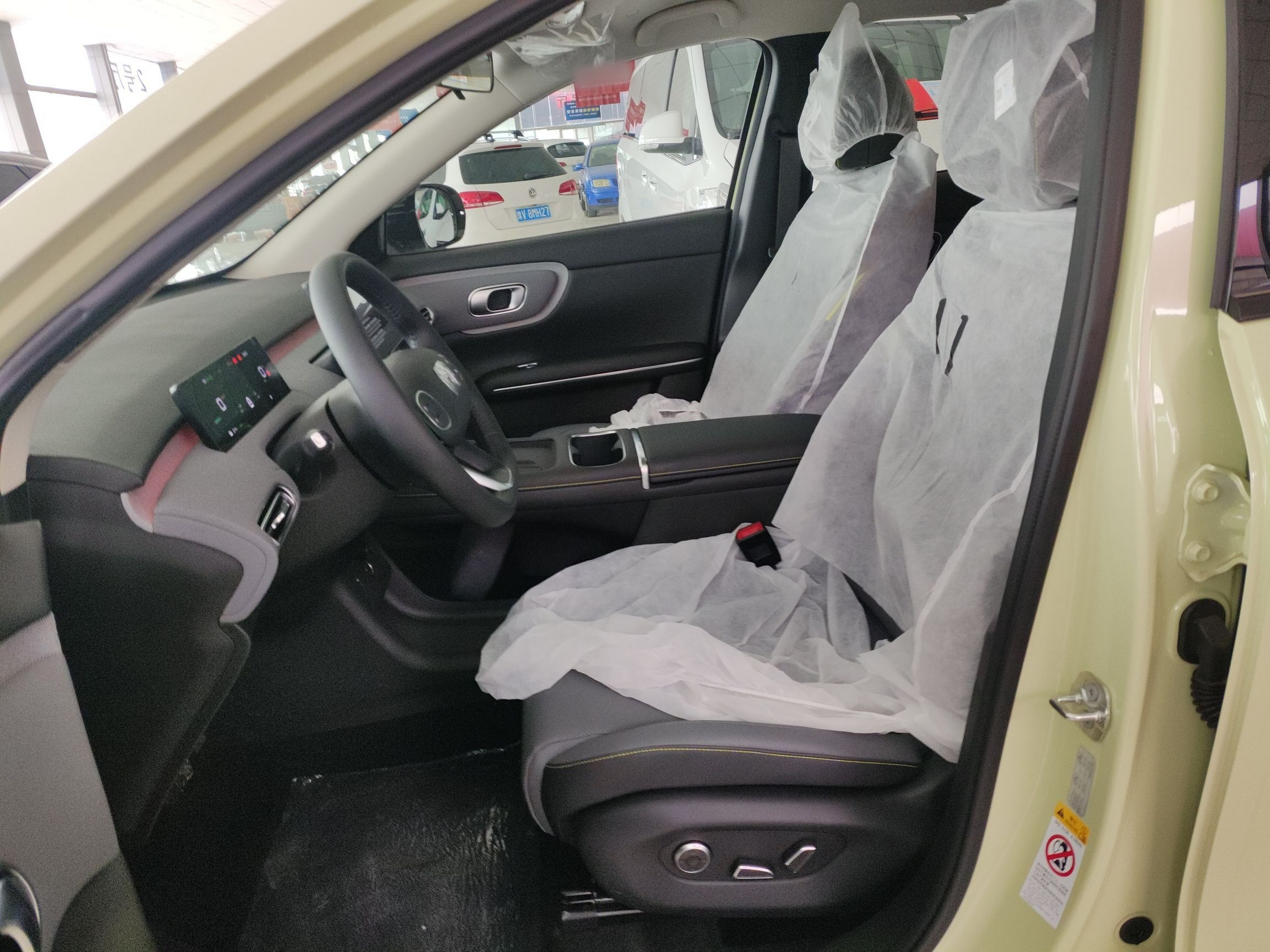 المقاعد الأمامية داخل السيارة