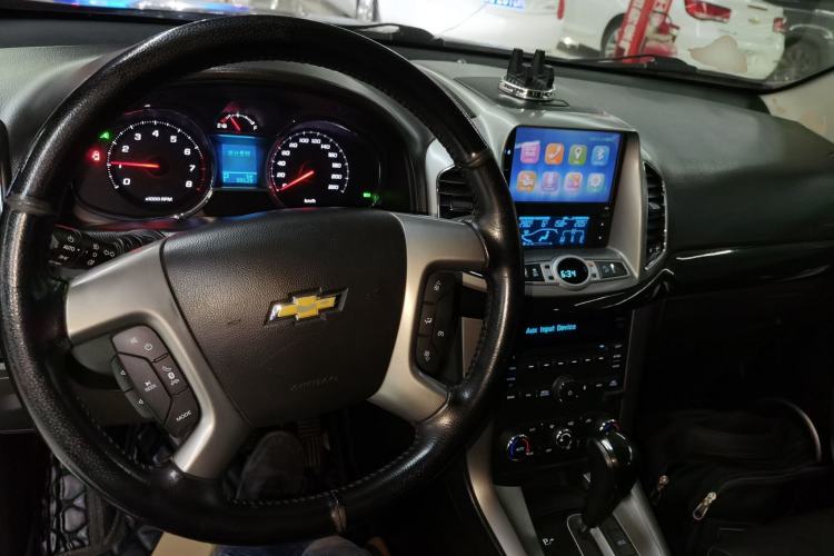 Used Chevrolet Captiva 2015 2.4L 4x4 Flagship Edition 7-Seater
