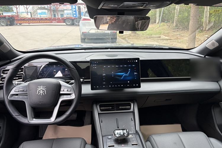 Used BYD Qin L 2025 DM-i Smart Drive 120KM Leading Model
