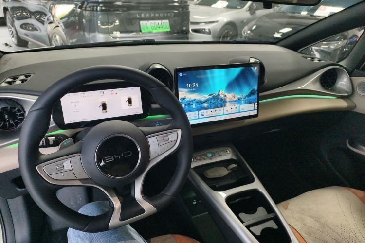 Used BYD Dolphin 2025 Intelligent Driving Version 410 km Fashion Edition
