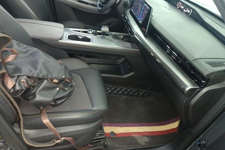 Used Oshan Z6 2022 Blue Whale 1.5T DCT Luxury Model
