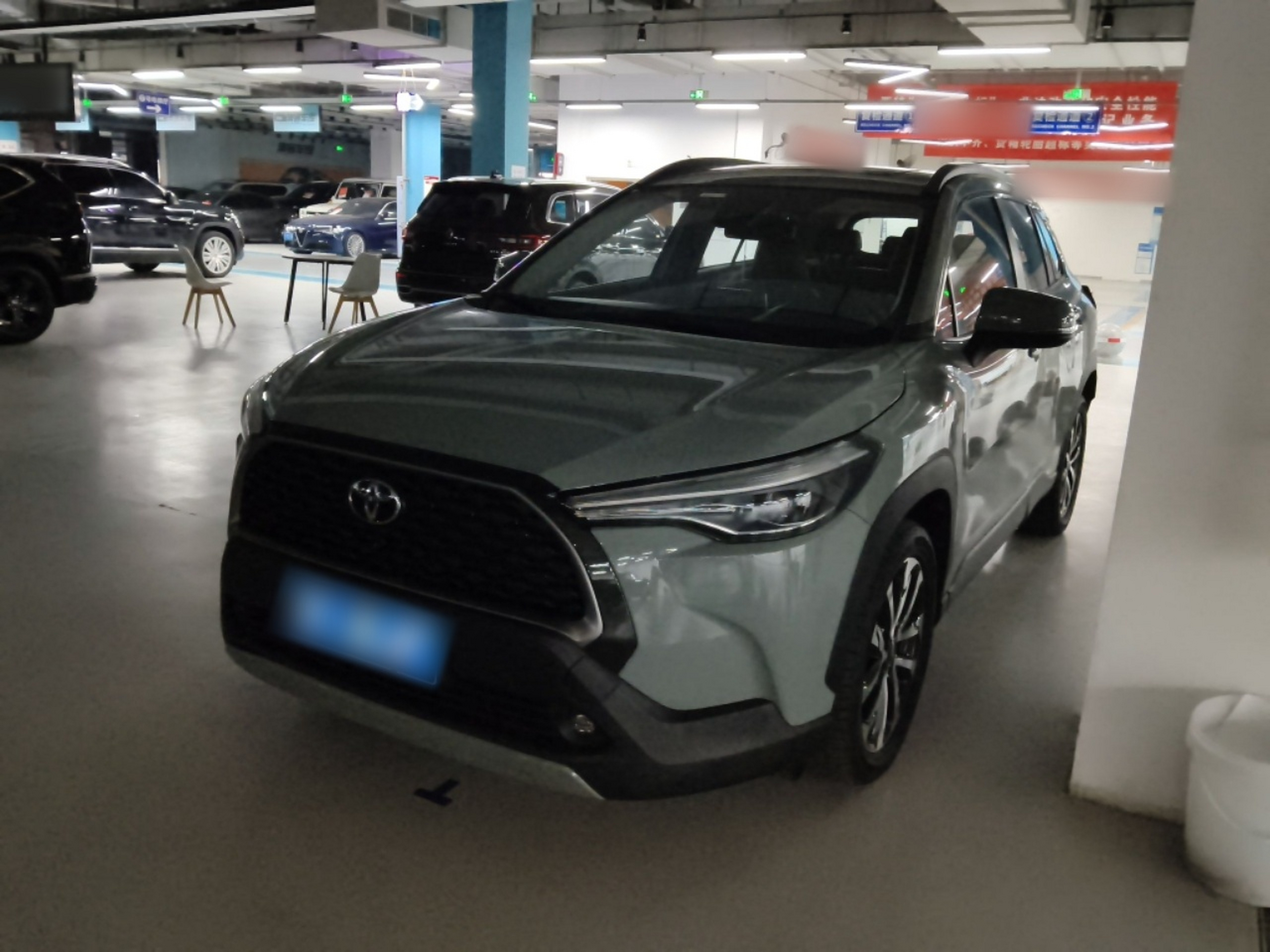 تحت مقدمة السيارة