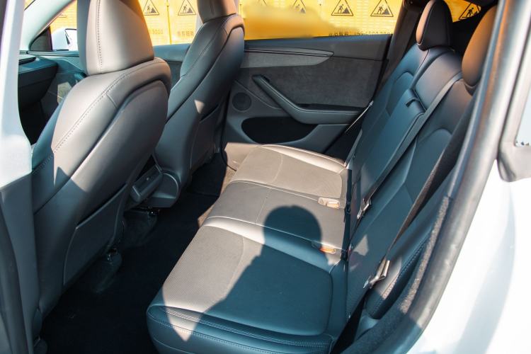 Used Tesla Model Y 2025 Long-Range All-Wheel-Drive Version
