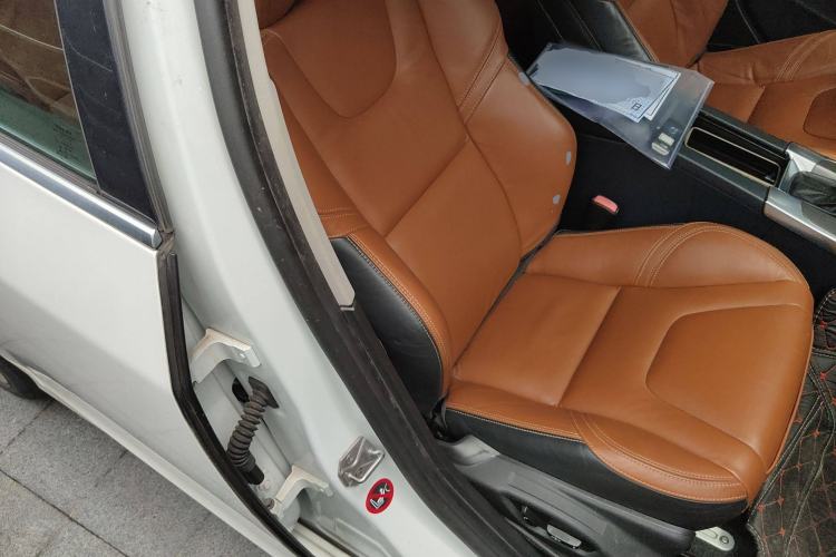 Used Volvo V60 2015 T5 Zhiya Edition
