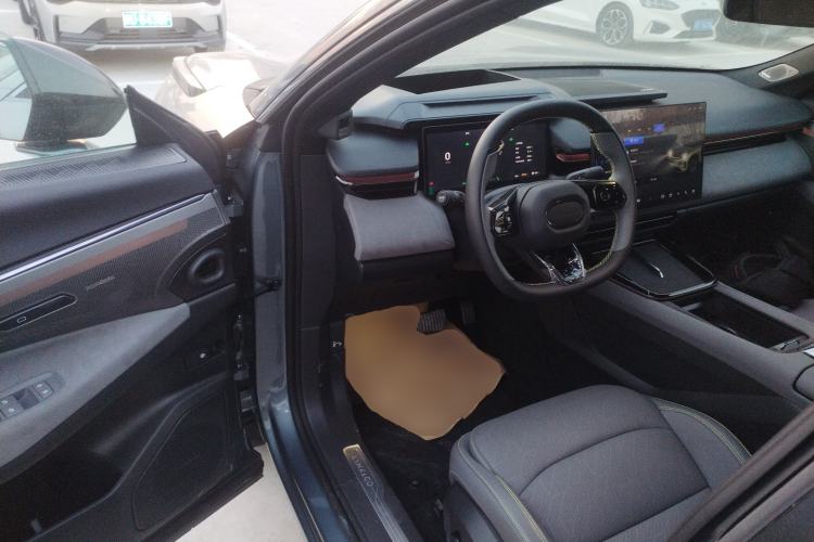 Used Lynk & Co 08 EM-P 2025 245km Ultra-Long Range Halo