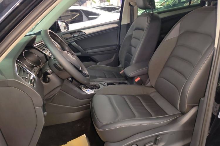 Used Volkswagen Tiguan L 2020 330TSI Automatic Two-Wheel Drive Smart Luxury Edition China VI Standard
