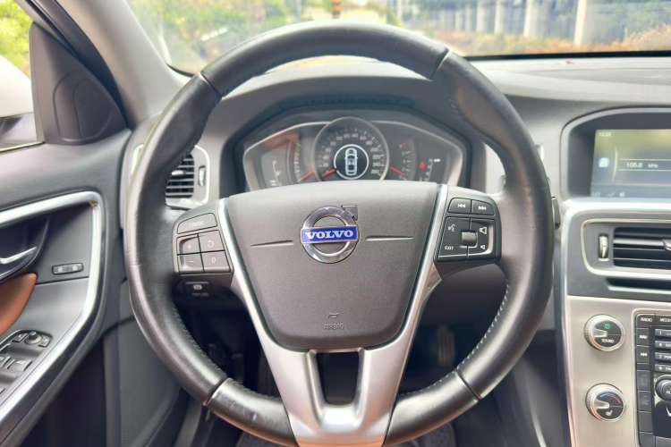 Used Volvo S60 2014 S60L 2.0T Zhiyuan Edition
