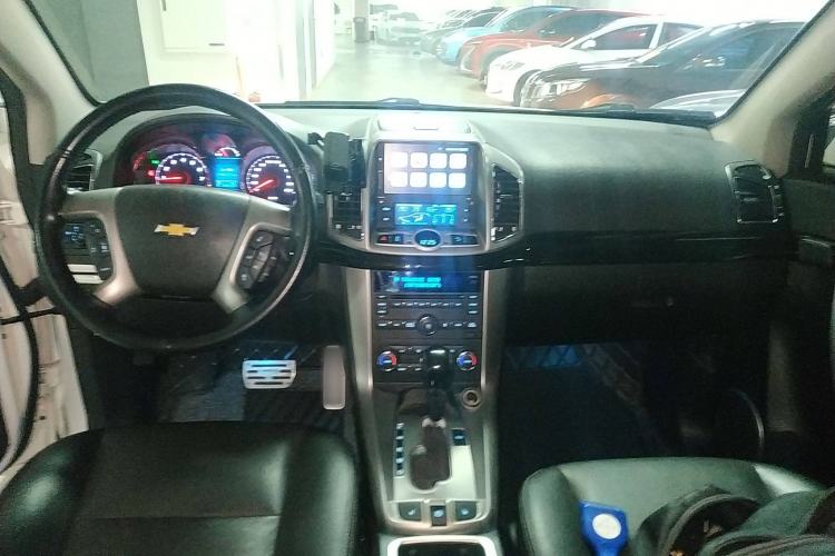 Used Chevrolet Captiva 2015 2.4L 4x4 Flagship Edition 7-Seater
