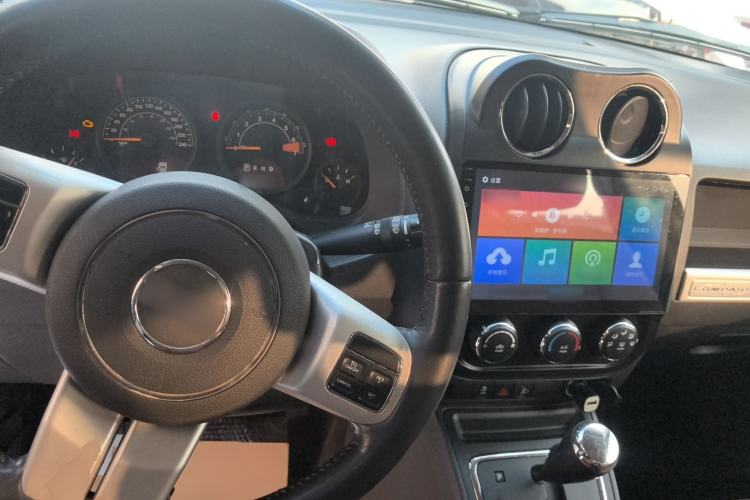 Used  Compass 2014 Revised Version 2.0L Two-Wheel Drive Entry-Level Edition
