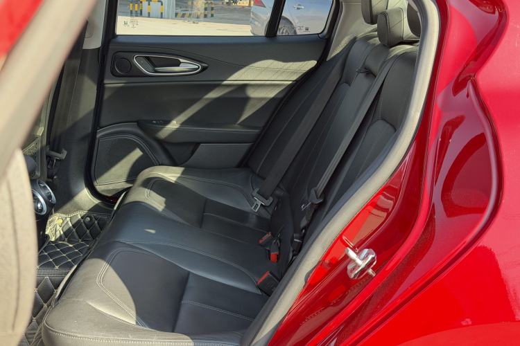 Used Alfa Romeo Giulia 2017 2.0T 200HP Luxury Edition
