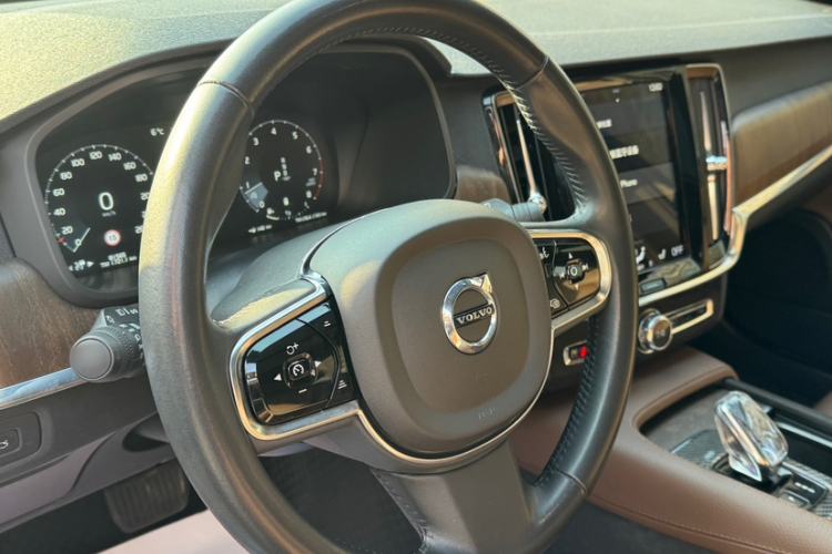 Used Volvo V90 2021 Cross Country B5 AWD Smart Range Edition
