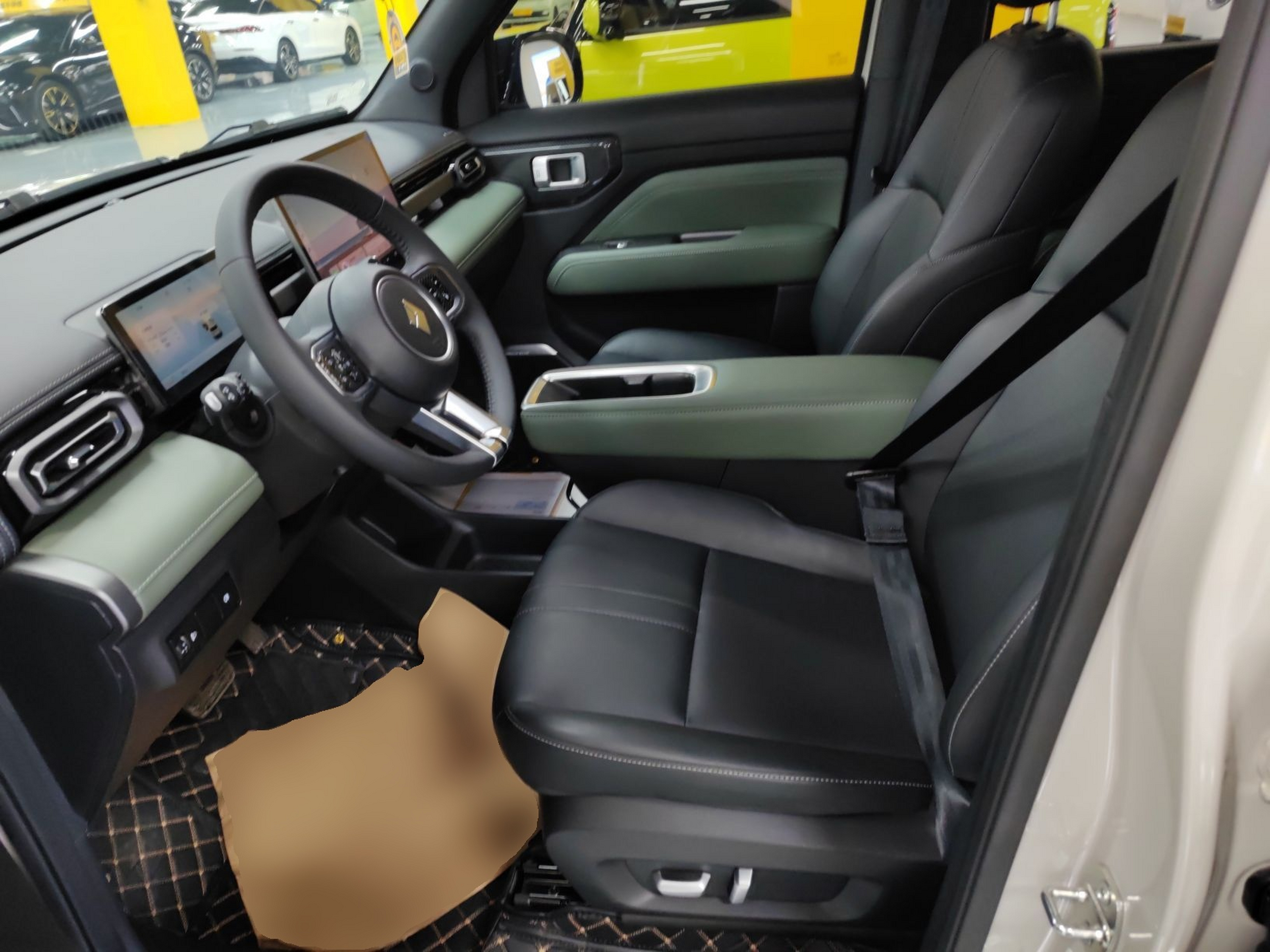 المقاعد الأمامية داخل السيارة