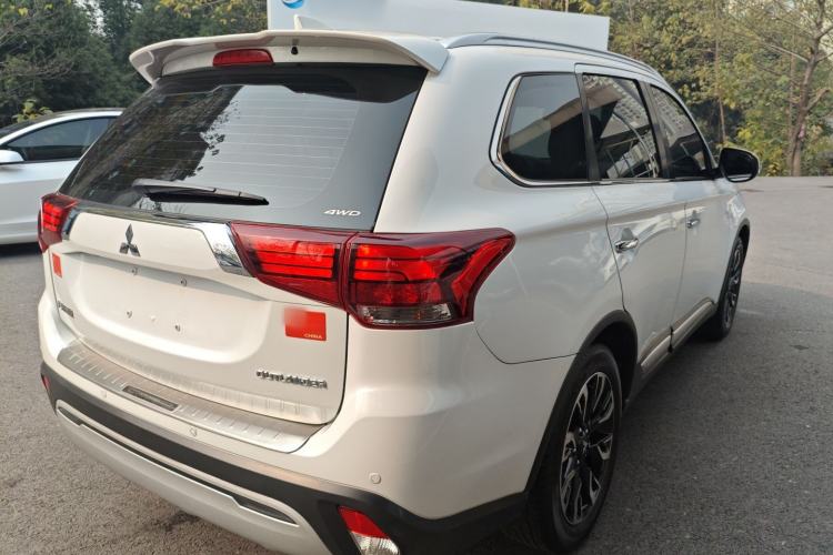 Used Mitsubishi Outlander 2019 2.4L 4x4 Zhi Xiang Edition 7 Seats China V Emission Standard
