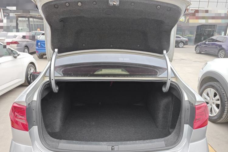 Used Volkswagen Bora 2016 1.6L Automatic Fashion Model