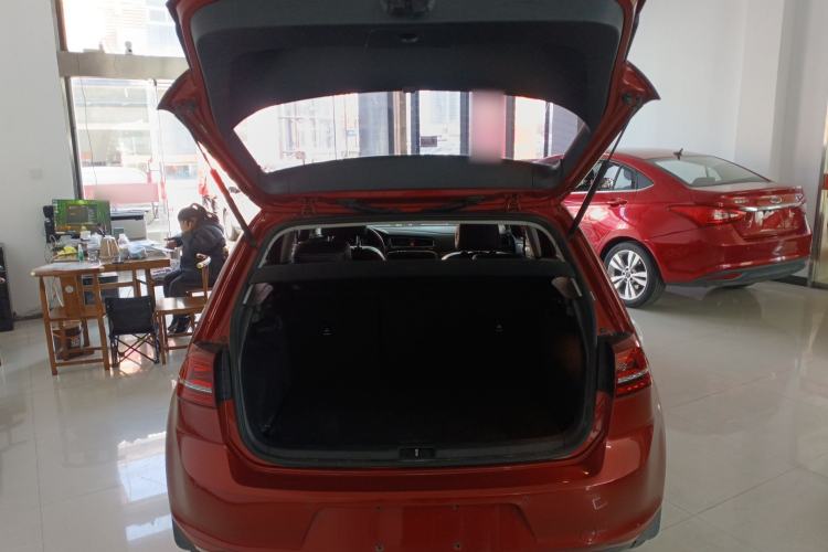 Used Volkswagen Golf 2017 1.6L Automatic Comfort Million-Vehicle Anniversary Edition
