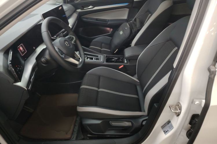 Used Volkswagen Golf 2025 300TSI Pro
