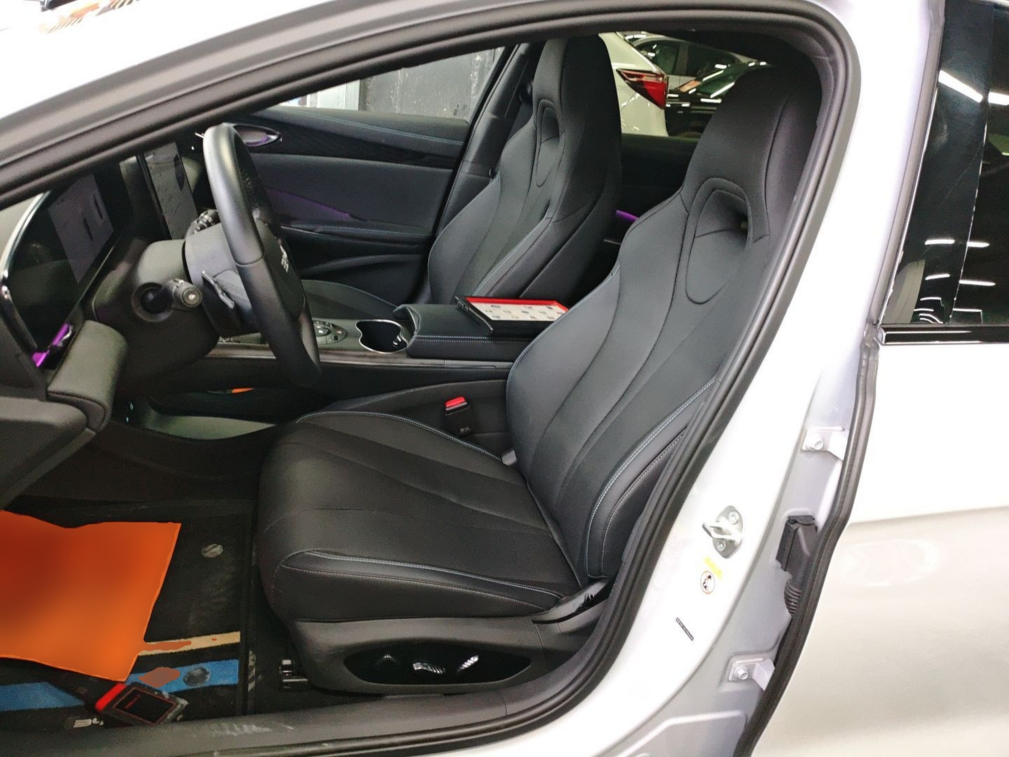 Переднее сиденье в автомобиле