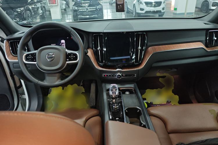 Used Volvo XC60 2025 B5 Four-Wheel Drive Smart & Advanced Luxury Edition
