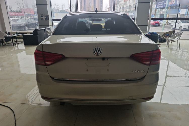 Used Volkswagen Lavida 2017 1.6L Automatic Comfort Edition
