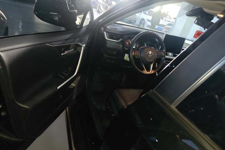 Used Toyota Wildlander 2022 Dual-Engine 2.5L E-CVT Two-Wheel Drive Luxury PLUS Edition
