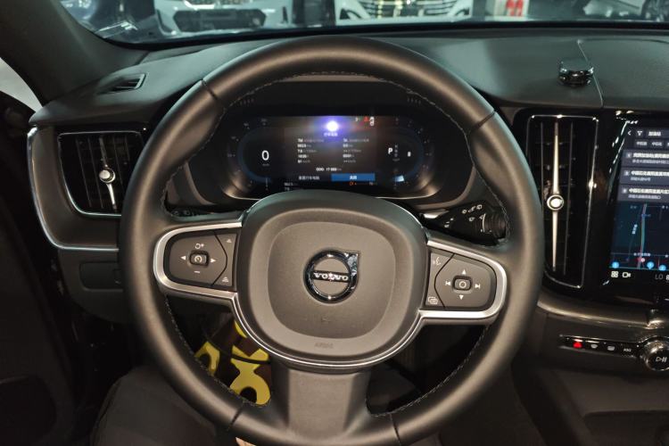 Used Volvo XC60 2025 B5 4x4 Smart Luxury Edition
