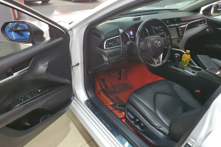 Used Toyota Camry 2018 2.0G Luxury Edition
