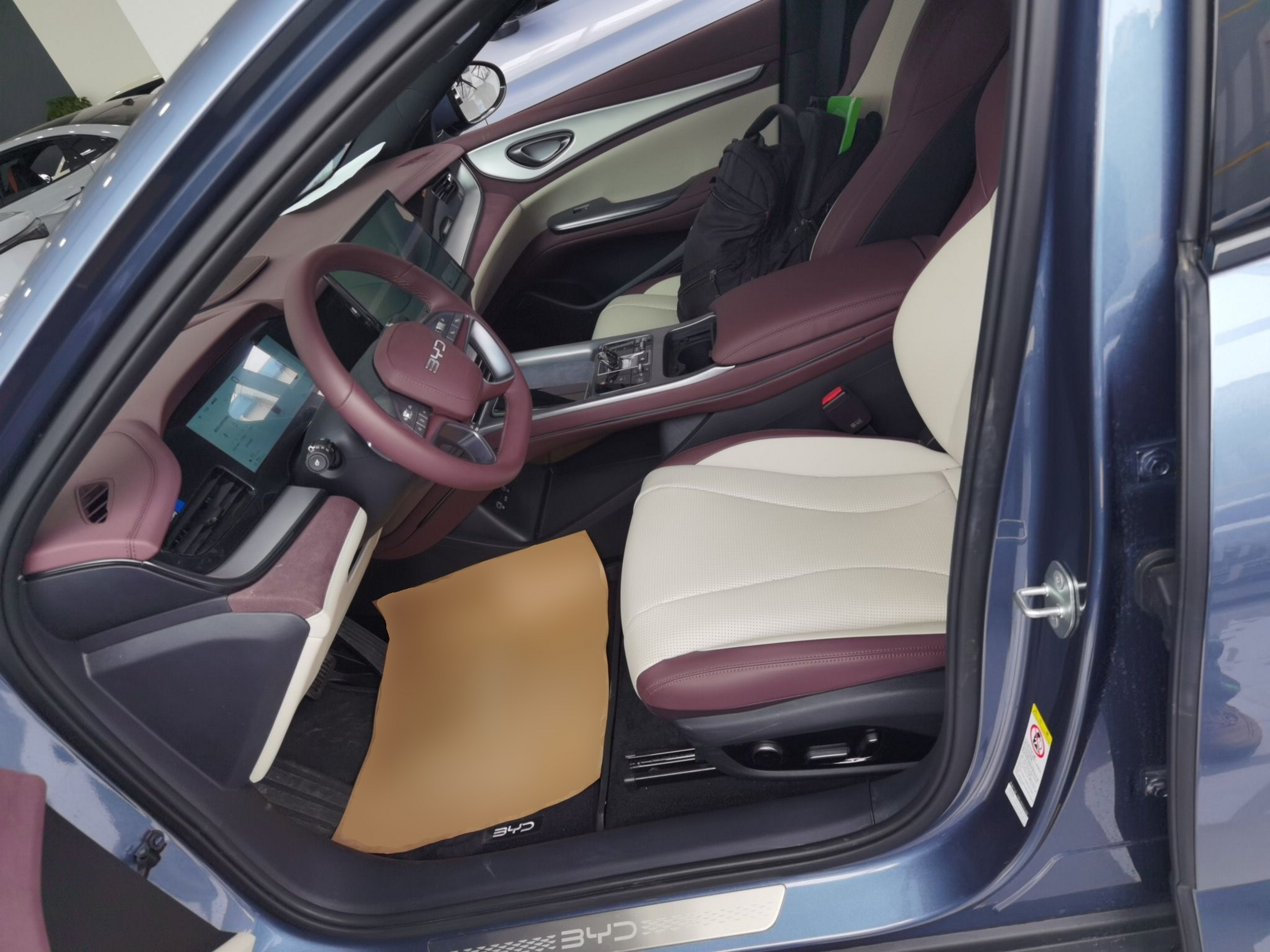 المقاعد الأمامية داخل السيارة