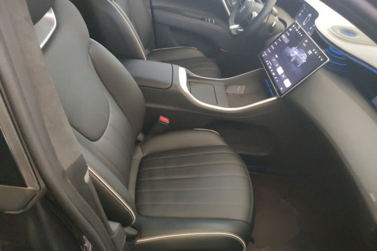 Used  11 2022 Long-Range Dual-Motor Luxury Edition 5 Seats
