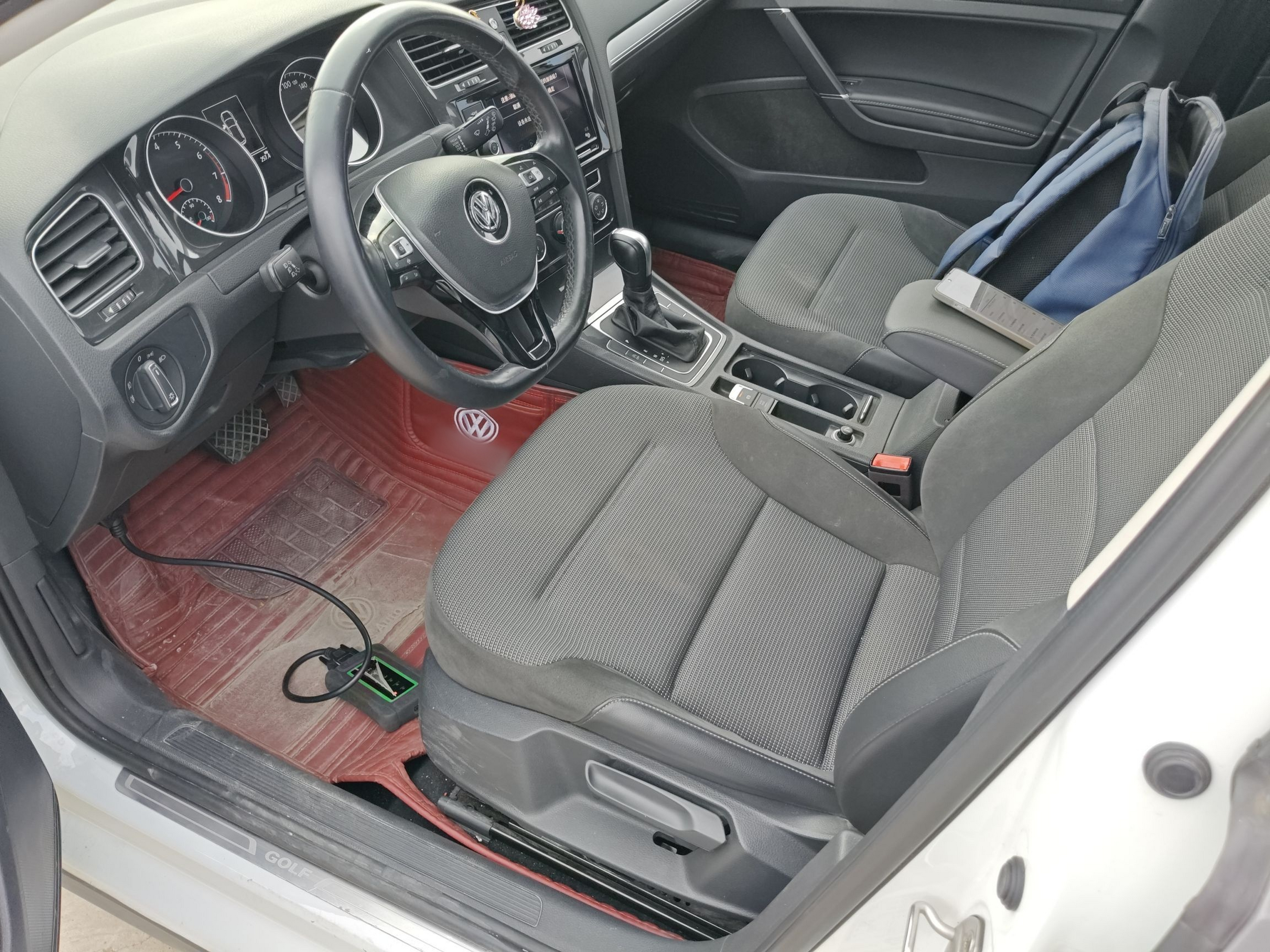 Переднее сиденье в автомобиле