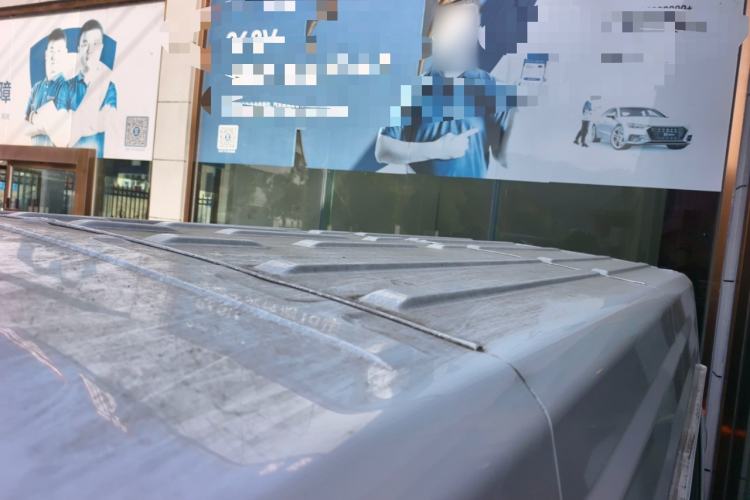 Used Iveco Daily 2023 2.5T A35M1 Short Wheelbase Low-Roof Single-Tire Side-Sliding Door 5-9 Seats
