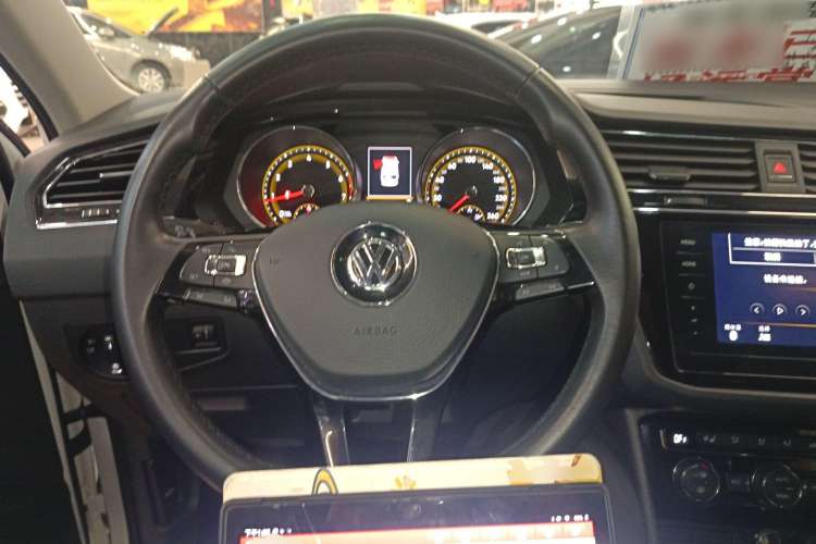 Used Volkswagen Tiguan L 2020 330TSI Automatic Two-Wheel Drive Smart Luxury Edition China VI Standard
