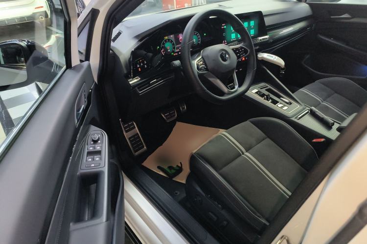 Used Volkswagen Golf 2023 Facelift 280TSI DSG R-Line Lite
