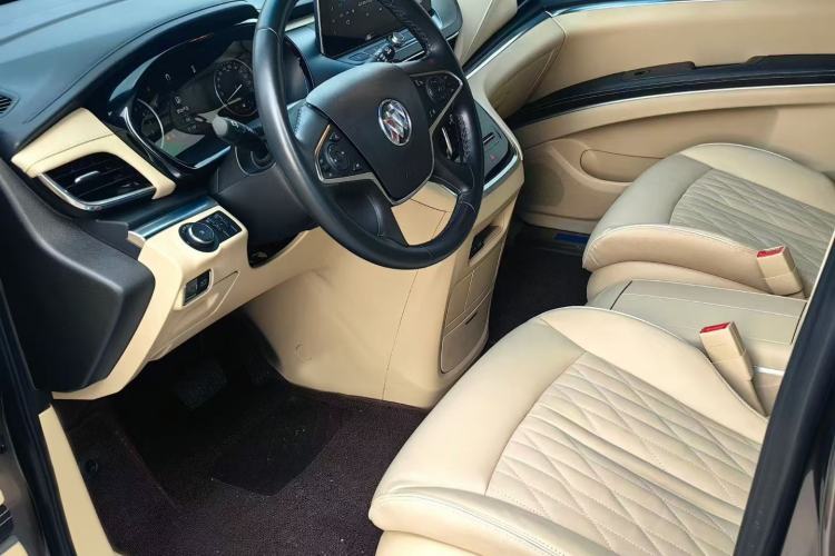 Used Buick GL8 2023 Facelifted Land Cruiser Executive Luxury Version
