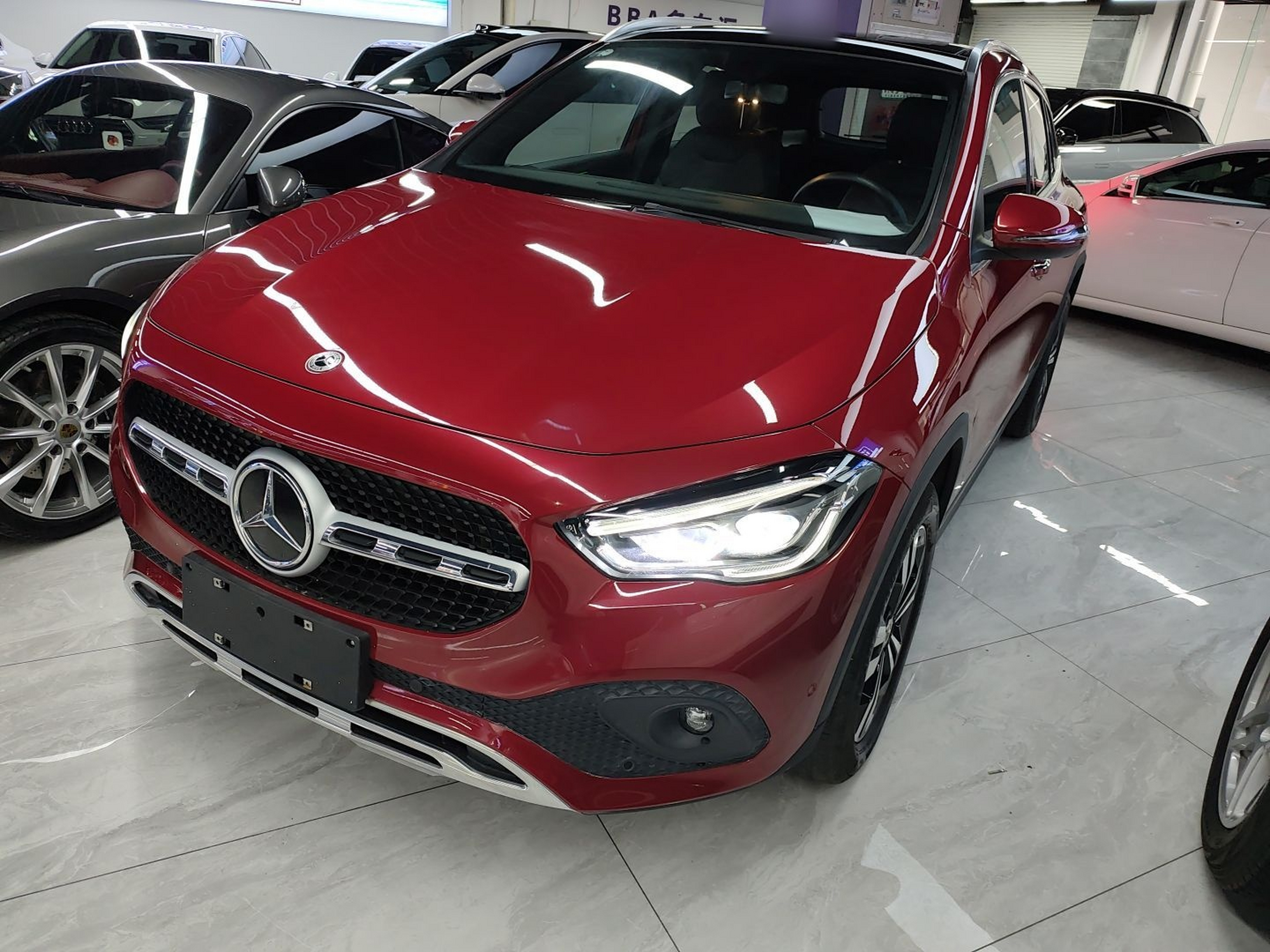 Под передней частью автомобиля